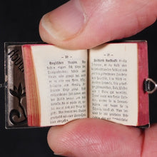 Load image into Gallery viewer, Kleinste Wiener Kochbuch der Welt, Das. Published by Ohne Ort (Wien), ohne Verlag, O. J. 1905.