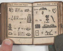 Load image into Gallery viewer, Petit oracle des amans, ou, Les horoscopes de l'amour, mis en rébus : ouvrage dans lequel chacun peut trouver toutes les vérités plaisantes qui le concernent. Castiaux, Libraire. Lille. Circa 1822.