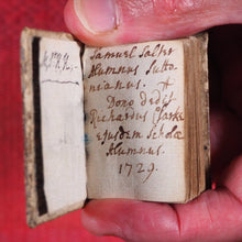 Load image into Gallery viewer, Heures de Cour contenant les sept offices de la semaine. Les 7 pseaumes, Vespres, Hymns & Les Litan avec les Prieres du matin & du soir & les Oraisons devant et apres le Commun. Publication Date: 1676 CONDITION: VERY GOOD