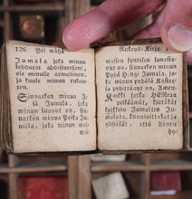 Load image into Gallery viewer, Muutamia Aiaturia ja Kutouria Jumalan Sanast (a selection of garden cuttings from the word of God). >>EARLY FINNISH MINIATURE BOOK<< Date: 1825
