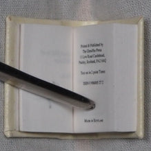 Load image into Gallery viewer, Andersen, Hans Christian. The Snow Queen. 57 of 200 copies. Published by Paisley, Scotland: Gleniffer Press. 1993 Condition: Good Hardcover. >>MINIATURE BOOK<<
