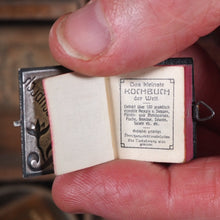 Load image into Gallery viewer, Kleinste Wiener Kochbuch der Welt, Das. >>MINIATURE COOKBOOK<< Publication Date: 1905 CONDITION: VERY GOOD

