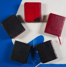 Load image into Gallery viewer, Goldsmith, Oliver. Vicar of Wakefield >>MINIATURE BOOK<< Publication Date: 1900 Condition: Very Good. Binding Variant B. >>MINIATURE BOOK<<
